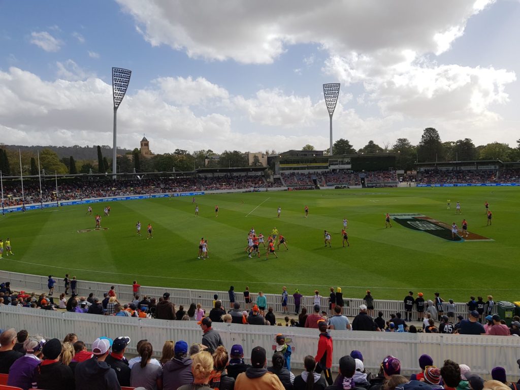 giants playing at UNSW Canberra oval 