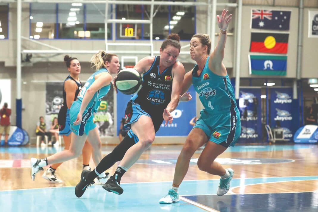 elite women's basketballers playing a match