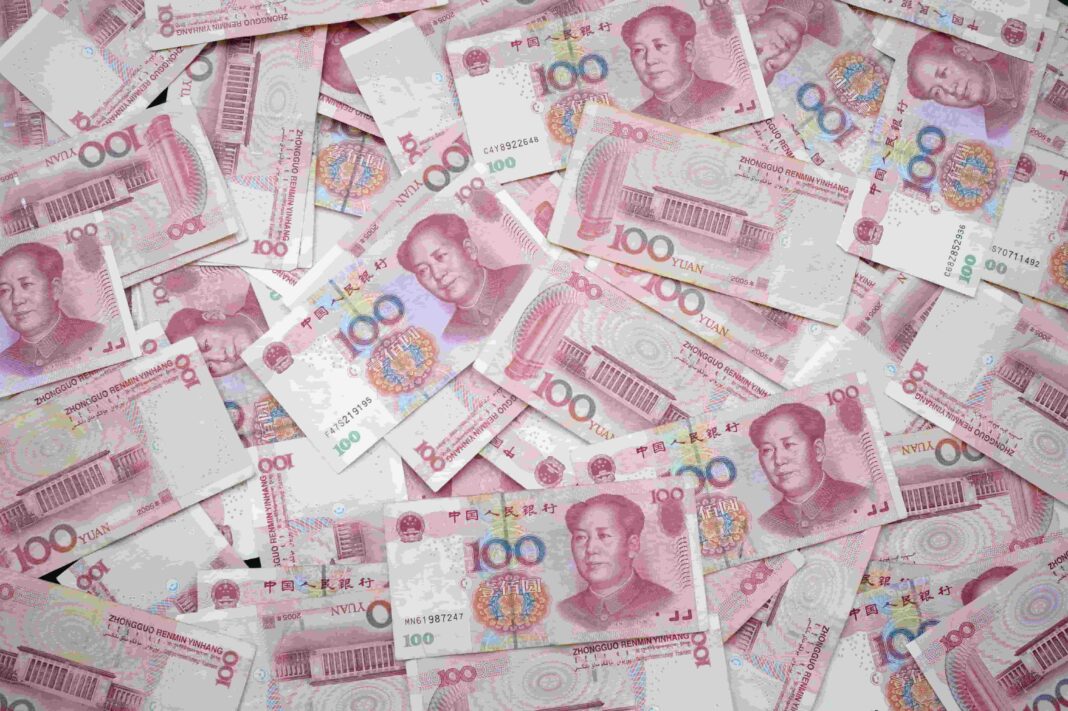 Many Chinese 100 yuan notes