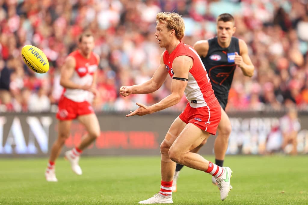 SYDNEY, AUSTRALIA - APRIL 17: Callum Mills of the Swans passes during the round five AFL match between the Sydney Swans and the Greater Western Sydney Giants at Sydney Cricket Ground on April 17, 2021 in Sydney, Australia. (Photo by Mark Kolbe/AFL Photos/Getty Images)