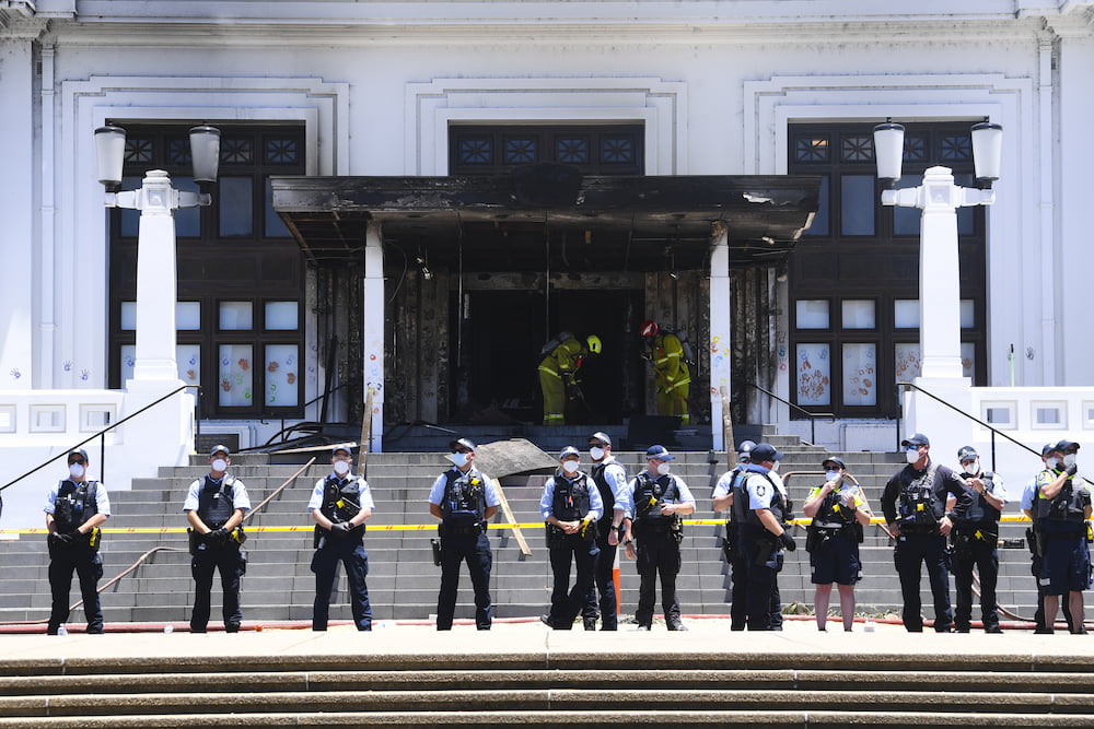 witnesses old parliament house fire