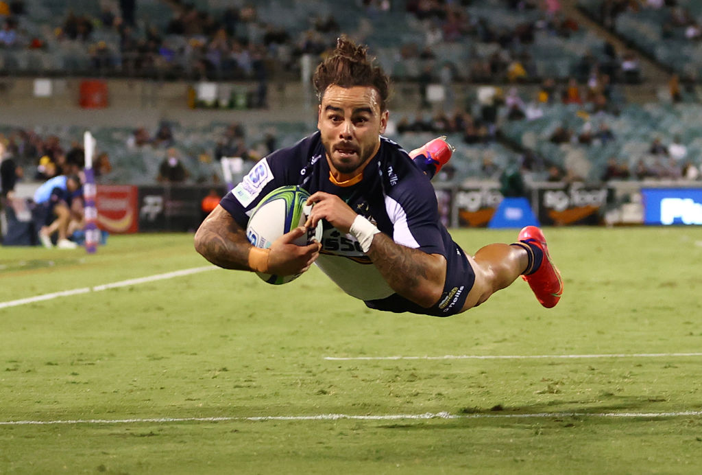 CANBERRA, AUSTRALIA - MARCH 26: Andy Muirhead of the Brumbies divbes to score a try during the round 6 Super RugbyAU match between the ACT Brumbies and the Western Force at GIO Stadium, on March 26, 2021, in Canberra, Australia. (Photo by Mark Nolan/Getty Images)