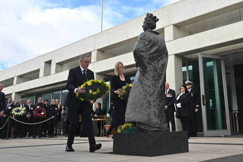 Prime Minister Anthony Albanese and Minister for Finance Katy Gallagher lay a wreath at the statue of Queen Elizabeth II at Parliament House in Canberra, Saturday, September 10, 2022