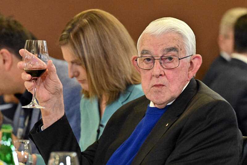 Former Hawke minister John Kerin listens to a speaker at the National Press Club in Canberra, 9 August 2022