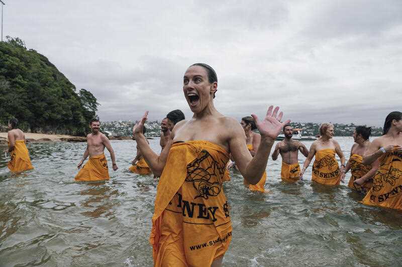 1300 swimmers bare all for Sydney Skinny dip after hiatus