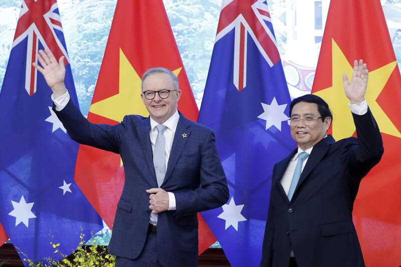 Vietnamese Prime Minister Pham Minh Chinh (R) and his Australian counterpart Anthony Albanese (L) pose for a photo before a meeting at the Government Office in Hanoi, Vietnam, 04 June 2023