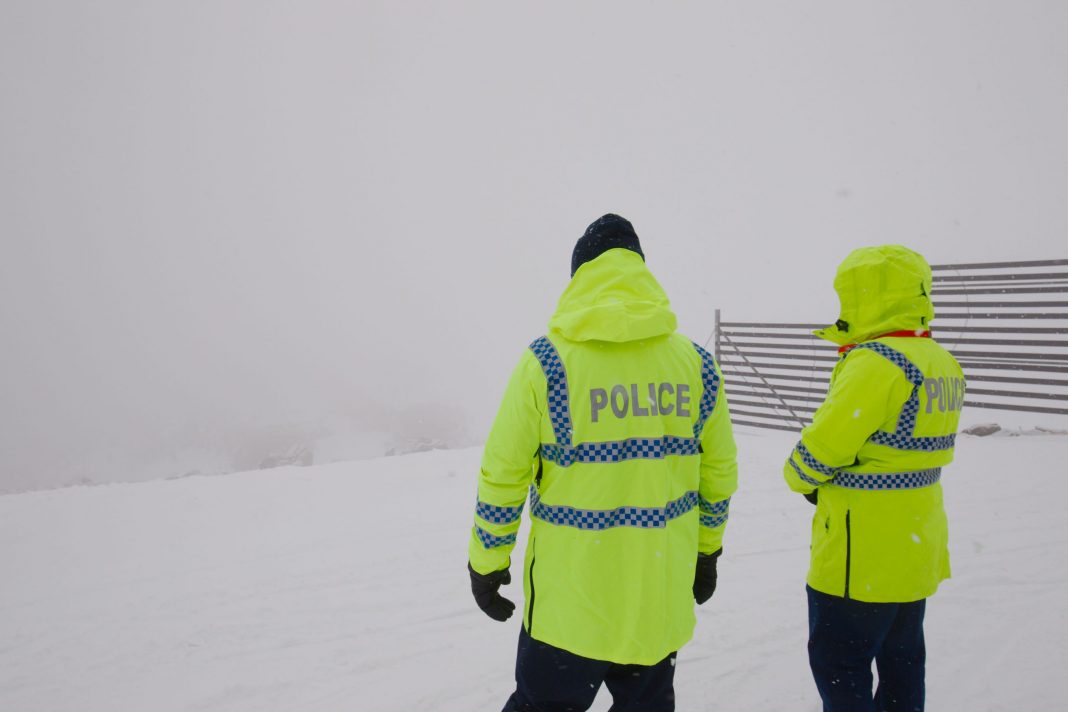 2 NSW Police offices in hi-viz snow gear in NSW Snowy Mountains