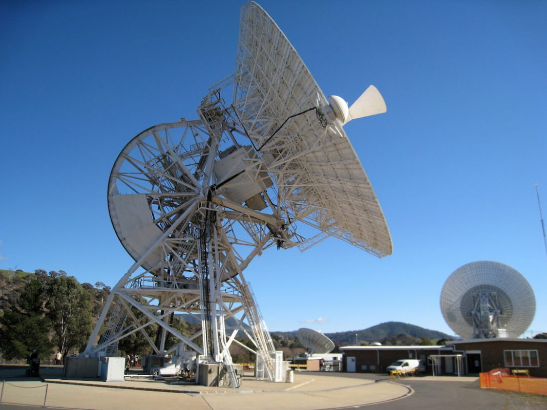 NASA enlists Canberra to listen out for Voyager 2