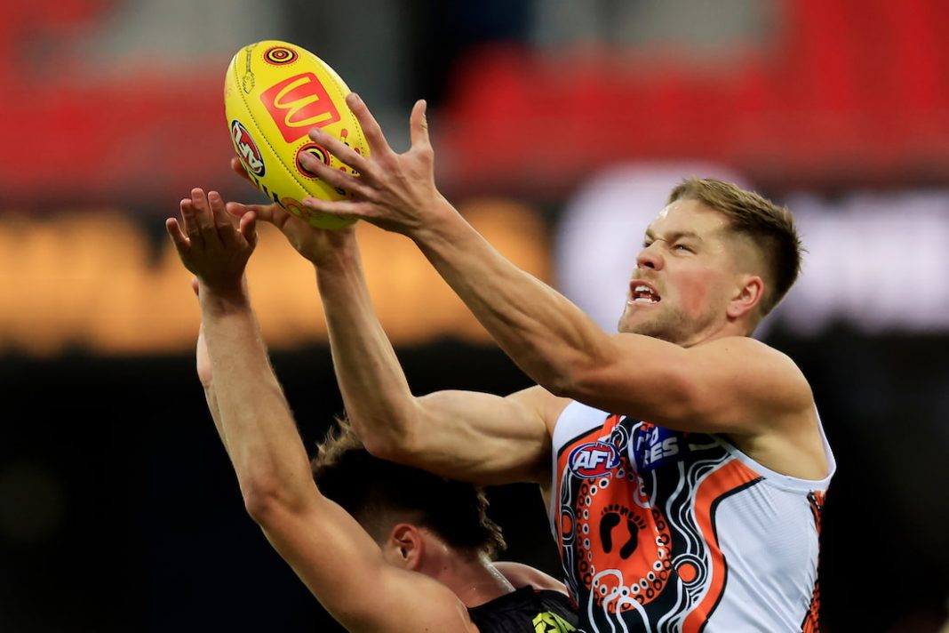Harry Himmelberg shuns free agency to stick with Giants