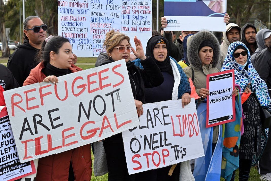 Protesters seek permanent visas for refugees