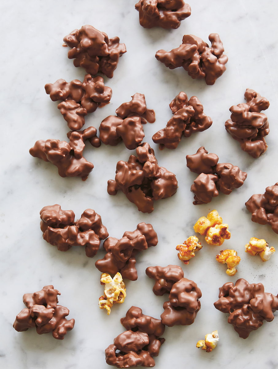 Chocolate-coated candied popcorn