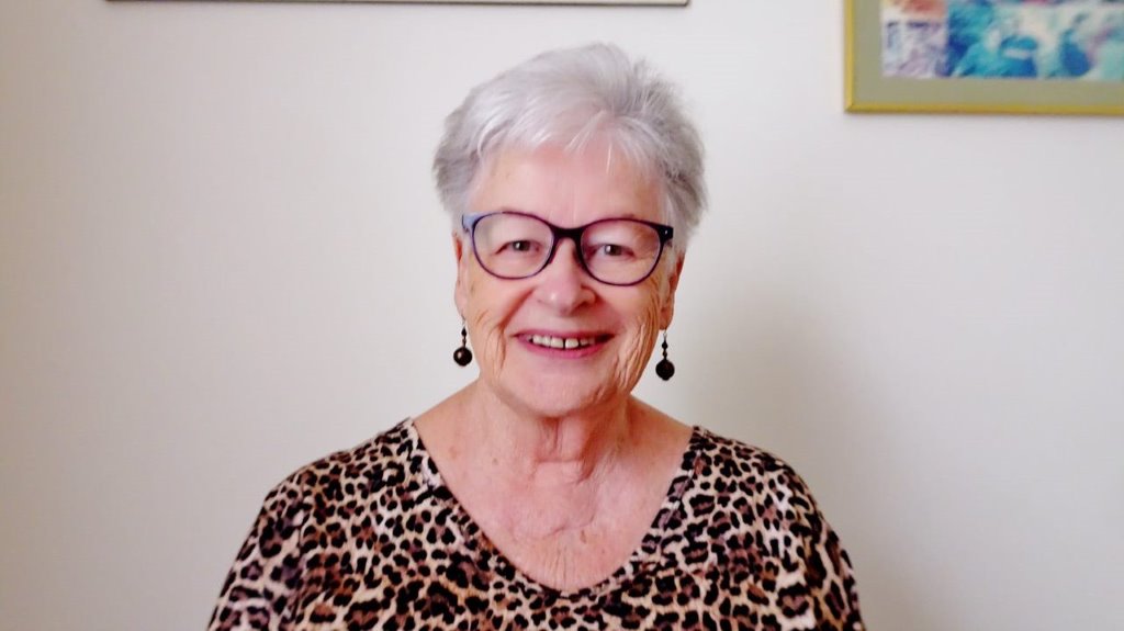 Jan Dawes, long-term Lifeline volunteer, received the OAM “for service to the community through social welfare organisations”. Photo supplied.