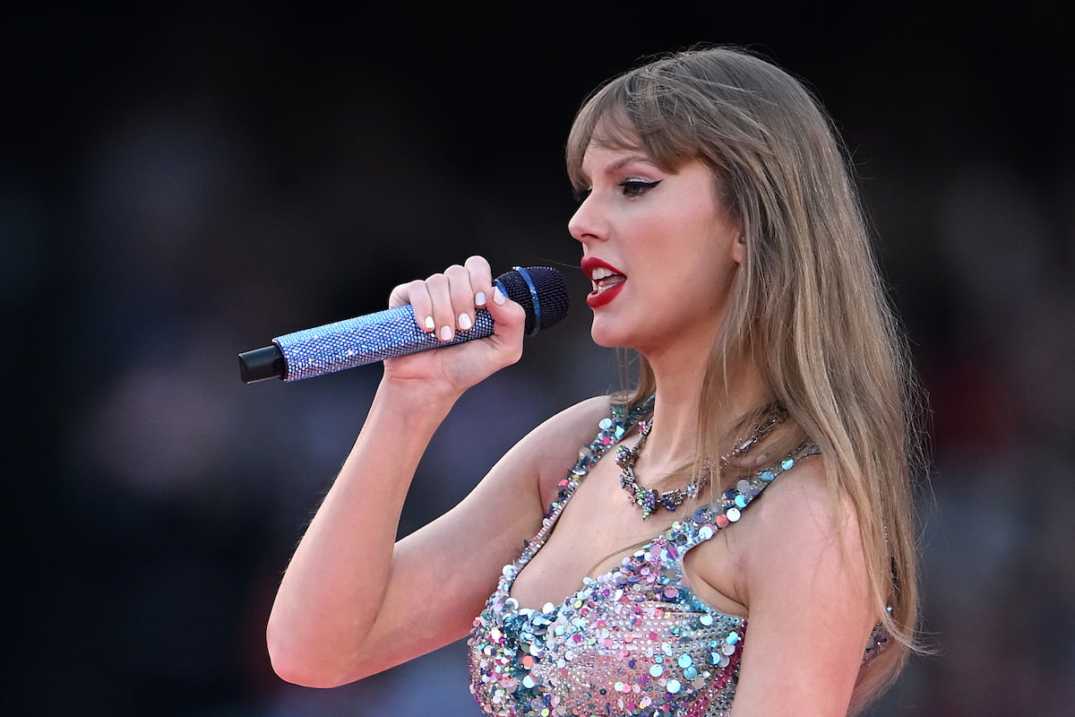 Taylor Swift sings up a storm in rain hit Sydney show | Canberra Daily