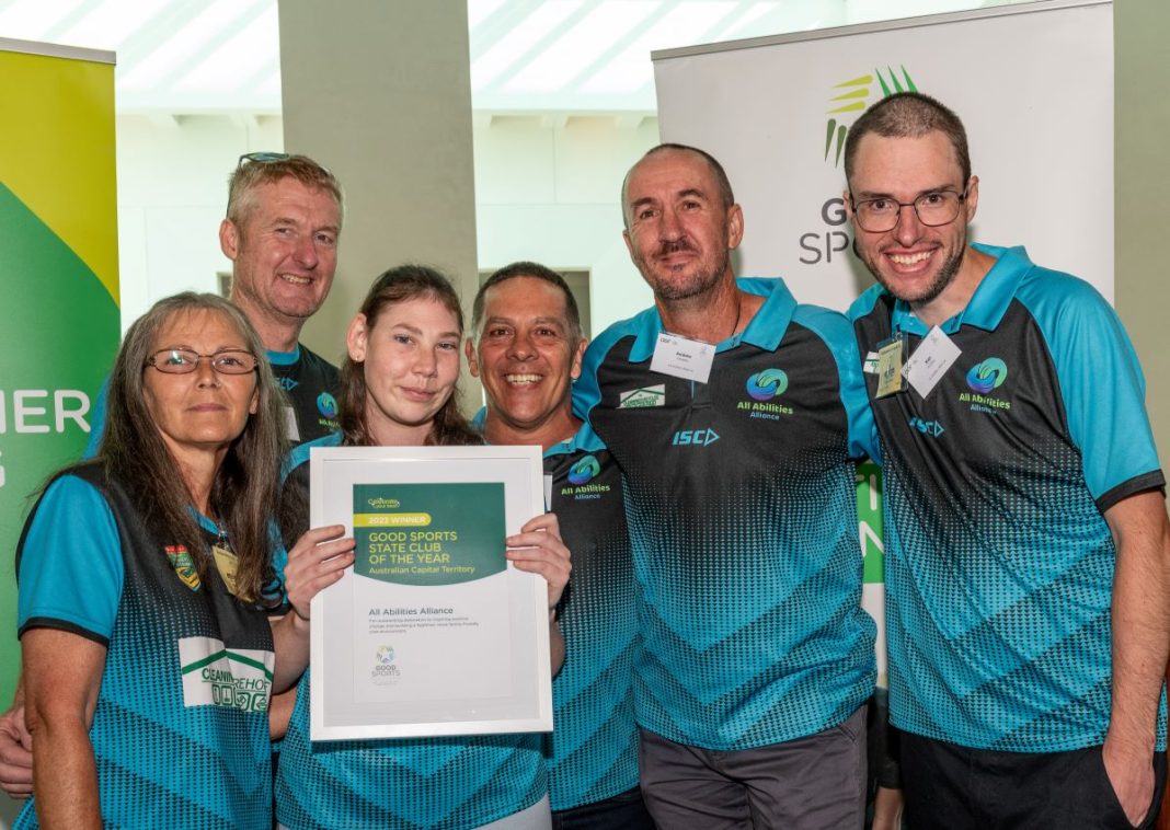 6 people in teal and black sport club jerseys accepting an award