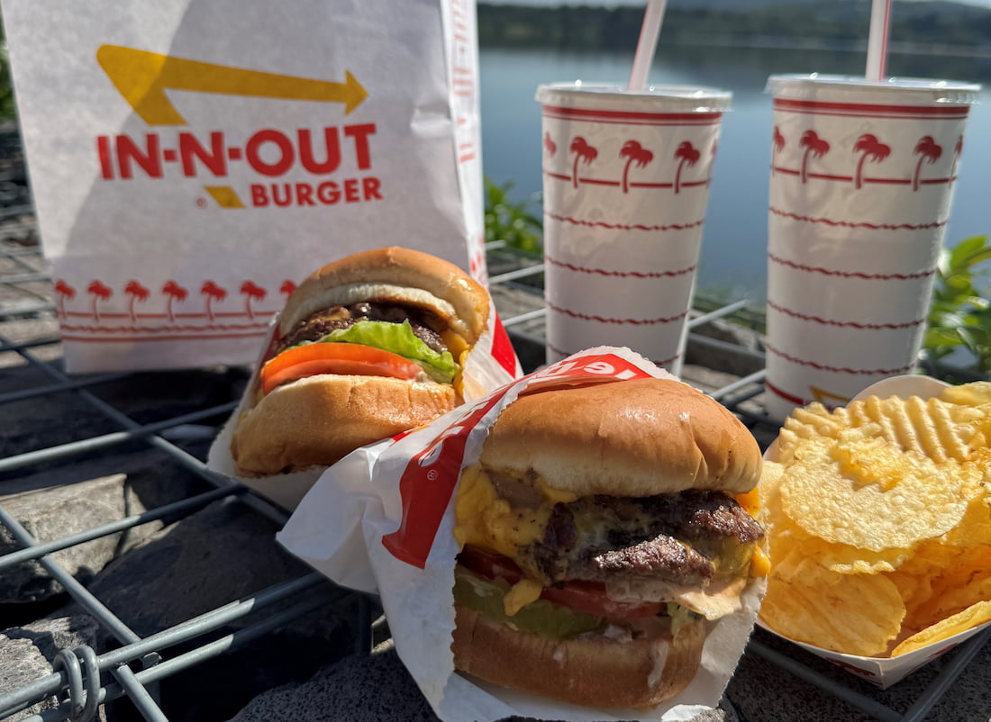 WHITE POCKET TEE – In-N-Out Burger Company Store