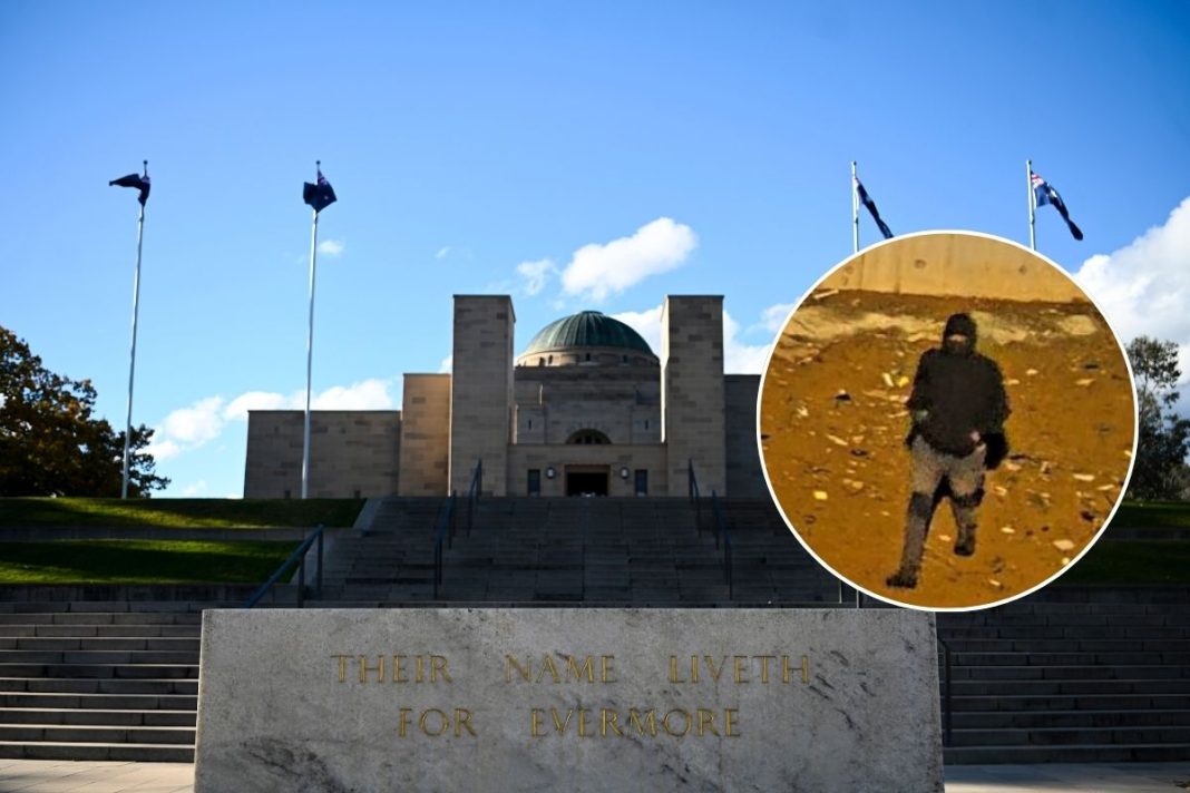 The Australian War Memorial has been daubed with graffiti. (Lukas Coch/AAP PHOTOS)
