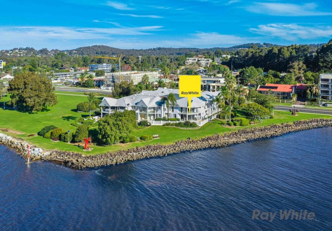 2/25 Beach Road, Batemans Bay