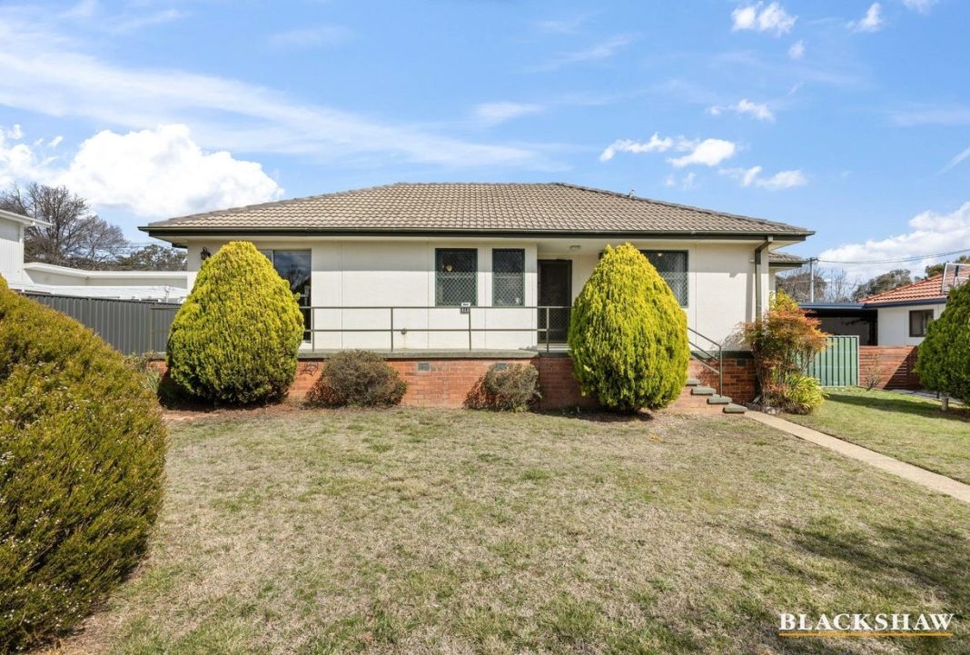 28 Walker Crescent, Griffith