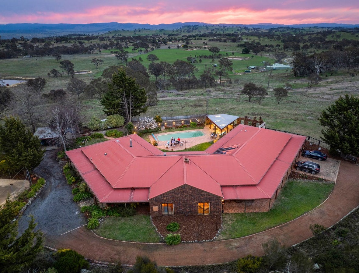 "The Farm" 54 Tallawong Close, Wallaroo NSW