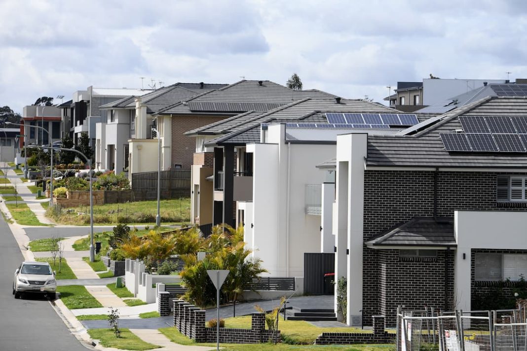 An interest rate cut could be closer than expected with the Reserve Bank shifting its language. (Dan Himbrechts/AAP PHOTOS)