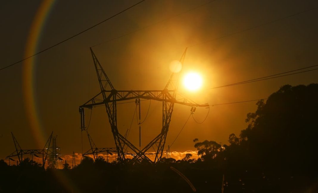 The political battle over Australia's energy future is expected to heat up on Friday. (Dave Hunt/AAP PHOTOS)