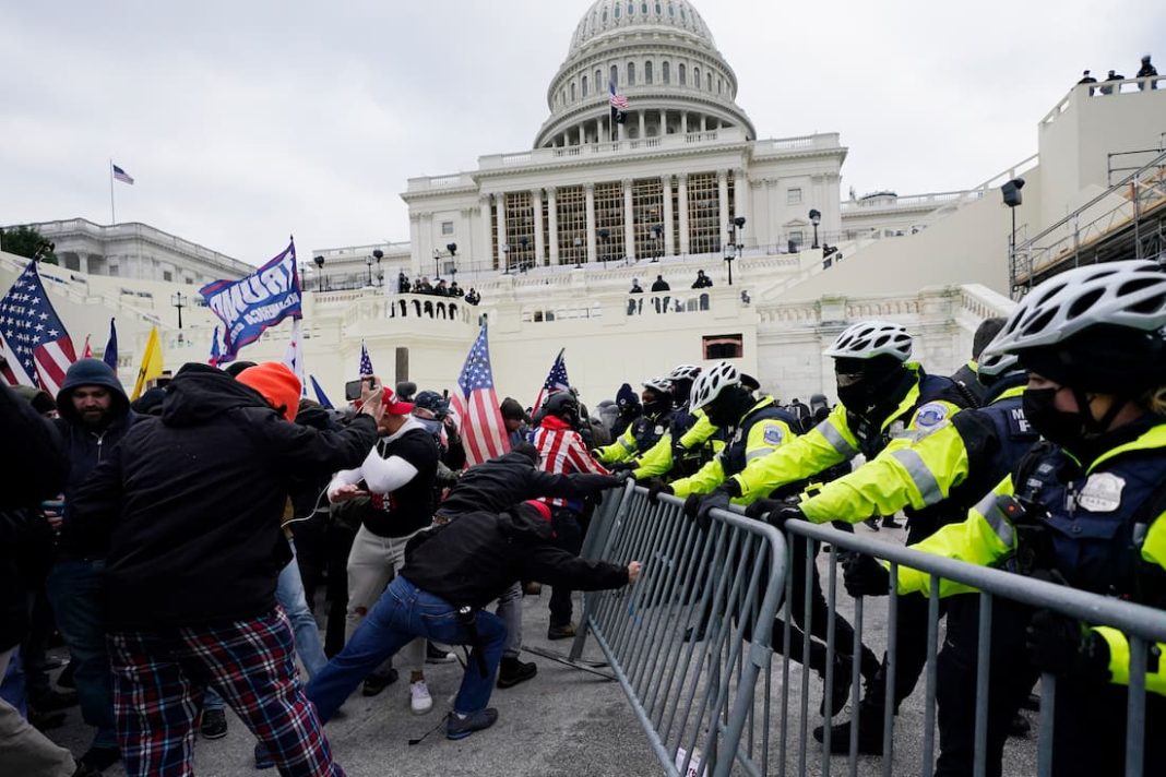 Hundreds of people who stormed the US Capitol on January 6, 2021 are being pardoned. (AP PHOTO)